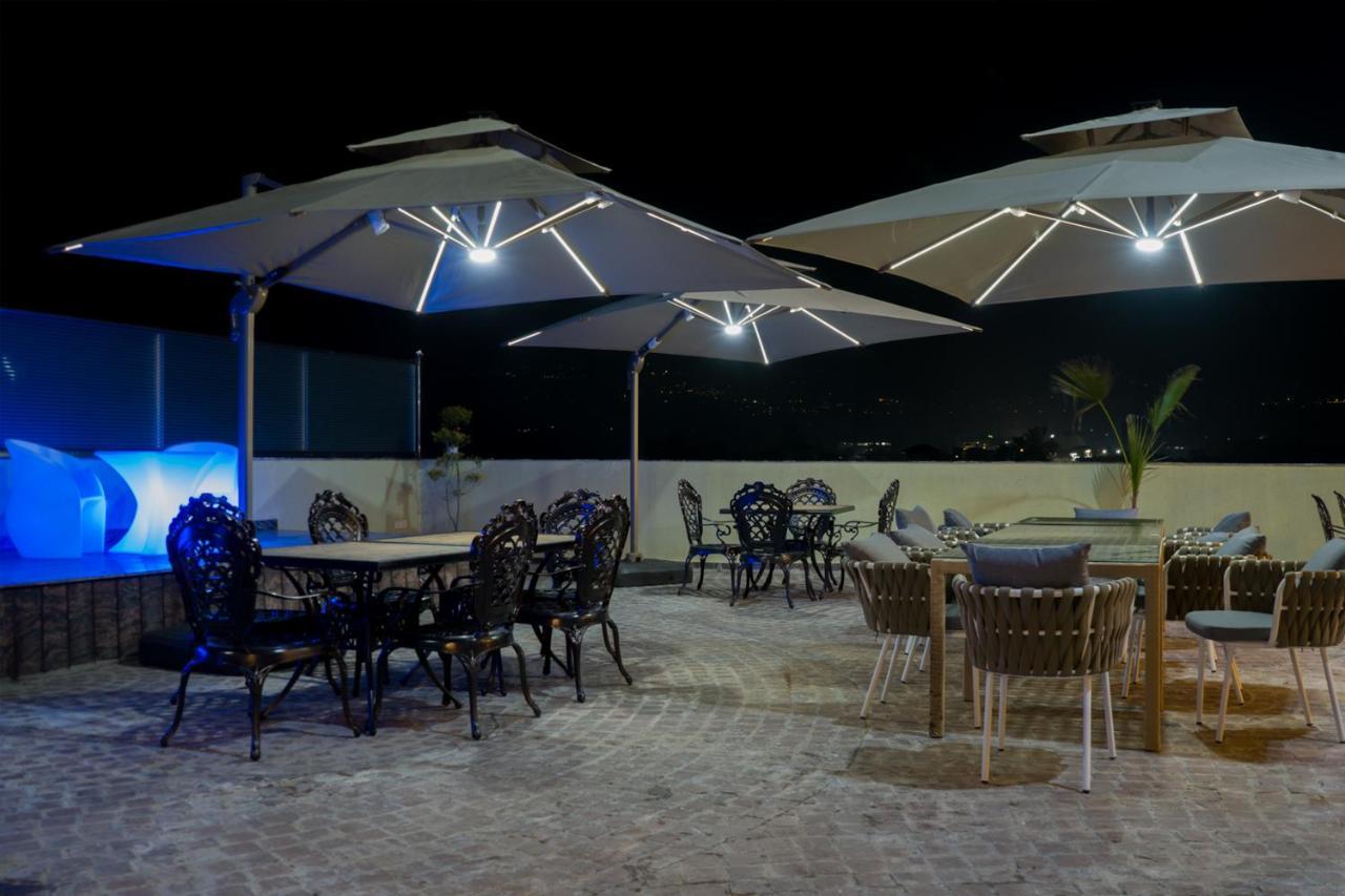 Clarks Inn Suites Кангра Экстерьер фото