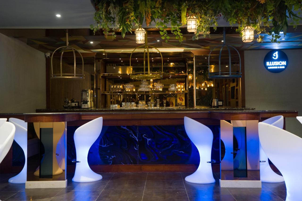 Clarks Inn Suites Кангра Экстерьер фото