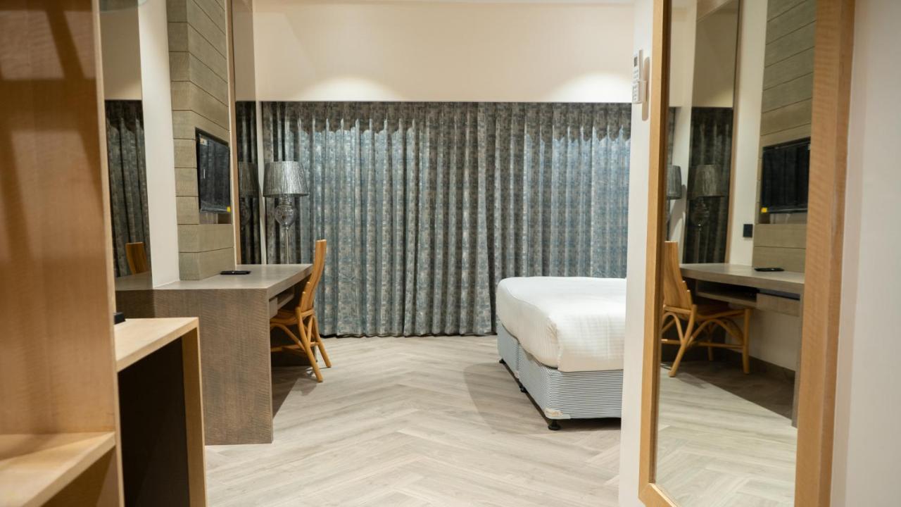Clarks Inn Suites Кангра Экстерьер фото