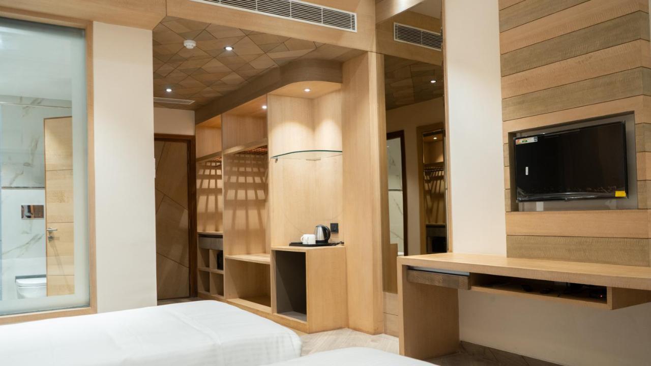 Clarks Inn Suites Кангра Экстерьер фото