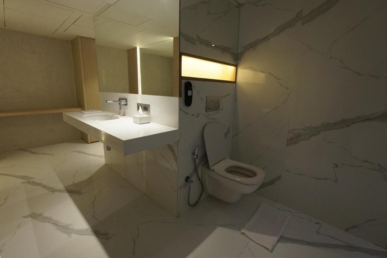 Clarks Inn Suites Кангра Экстерьер фото